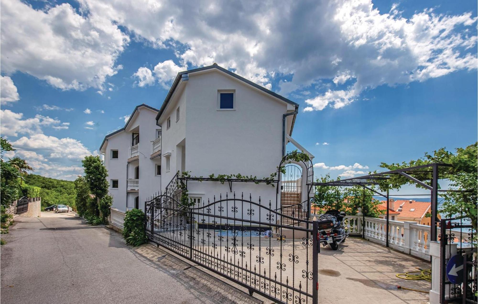 Stunning Apartment In Crikvenica With Kitchen Ngoại thất bức ảnh